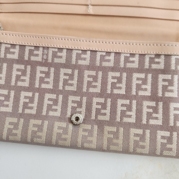 Fendi Long wallet. Gorgeous tan and cappuccino colors. - Picture 11 of 16